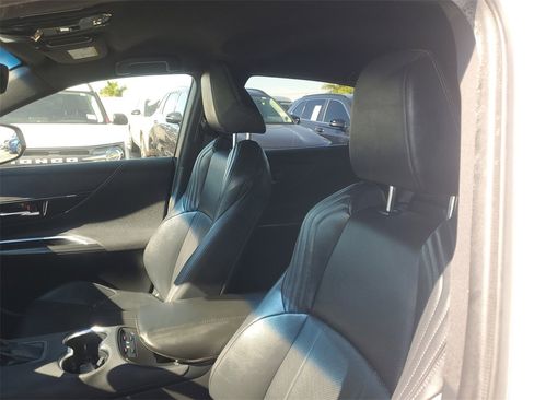 Used 2021 Toyota Venza XLE w/ Softex Package image 17