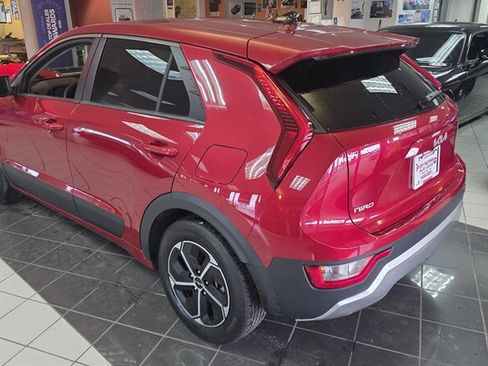Used 2023 Kia Niro LX image 8