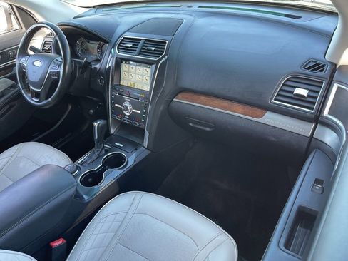 Used 2017 Ford Explorer Platinum image 13