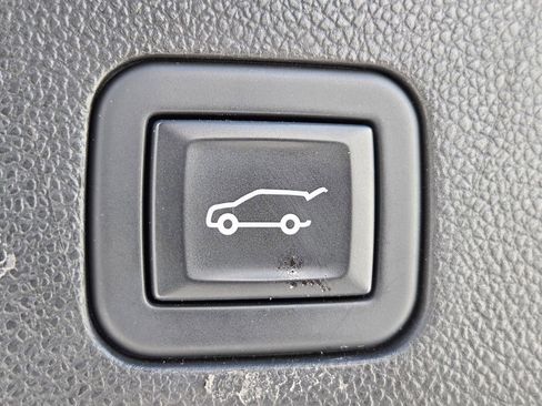 Used 2023 GMC Yukon SLT w/ SLT Premium Package AWD/4WD image 34