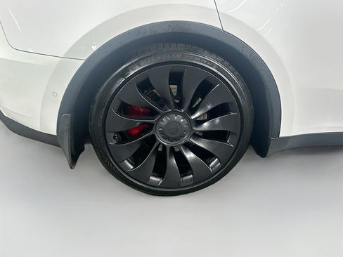 Used 2022 Tesla Model Y Performance AWD/4WD image 11