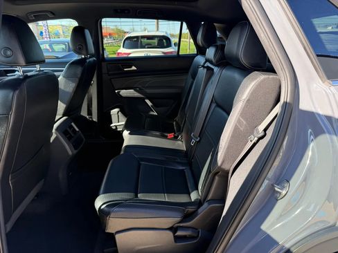 Used 2021 Volkswagen Atlas Cross Sport SE w/ Panoramic Sunroof Package image 22