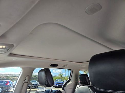 Used 2023 Chrysler Pacifica Limited image 10