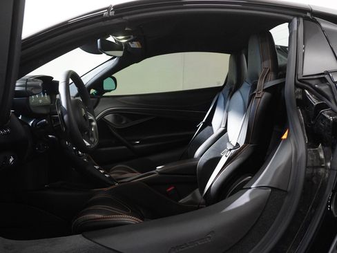 Used 2025 McLaren 750S Spider image 2