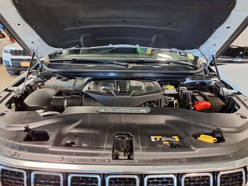 Certified 2024 Jeep Wagoneer Series II w/ Flexible Seating Group image 13