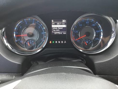 Used 2015 Chrysler Town & Country Touring-L w/ Driver Convenience Group image 16