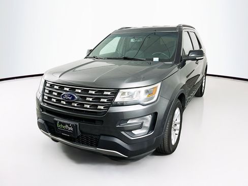 Used 2017 Ford Explorer XLT w/ Equipment Group 201A image 3