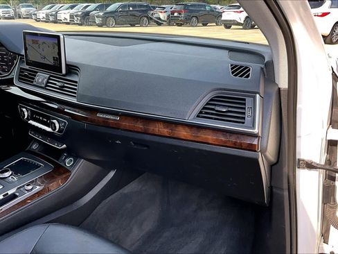 Used 2020 Audi Q5 Premium Plus w/ Premium Plus Package image 18