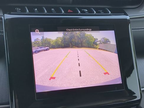 Used 2024 Jeep Grand Cherokee Laredo X AWD/4WD image 19