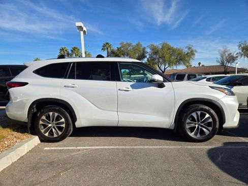 Used 2022 Toyota Highlander XLE image 4