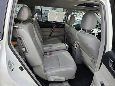 Used 2011 Toyota Highlander Limited image 12