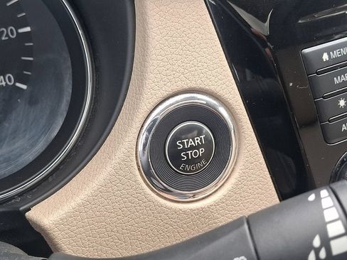 Used 2019 Nissan Rogue SL w/ Premium Package AWD/4WD image 25