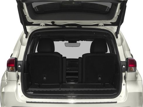 Used 2018 Toyota Highlander XLE FWD image 12