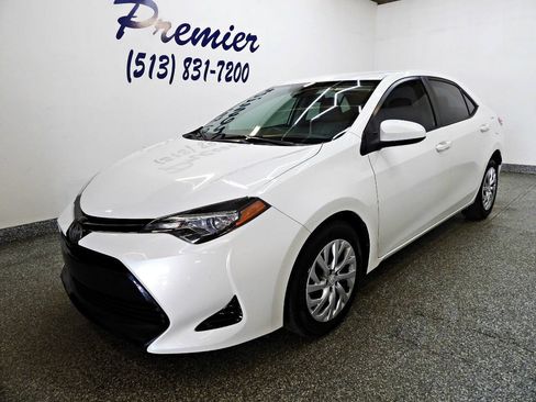 Used 2017 Toyota Corolla LE FWD image 1