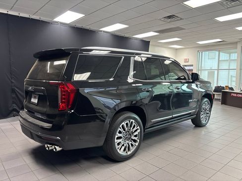 Used 2023 GMC Yukon Denali Ultimate AWD/4WD image 3