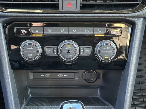 New 2024 Volkswagen Taos SE image 23