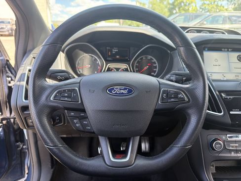 Used 2018 Ford Focus ST w/ Equipment Group 401A FWD image 28