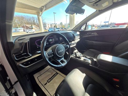 Used 2024 Kia Sportage EX image 12