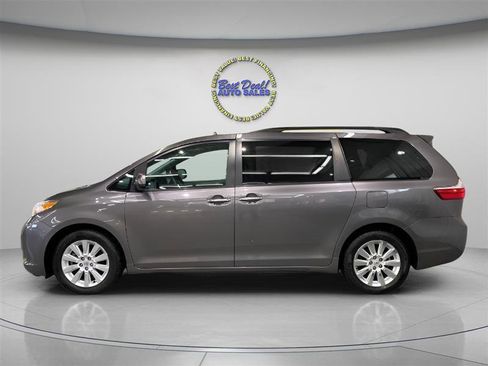 Used 2015 Toyota Sienna XLE w/ XLE Navigation Package AWD/4WD image 2