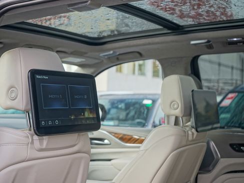 Used 2024 Cadillac Escalade ESV Sport Platinum image 15