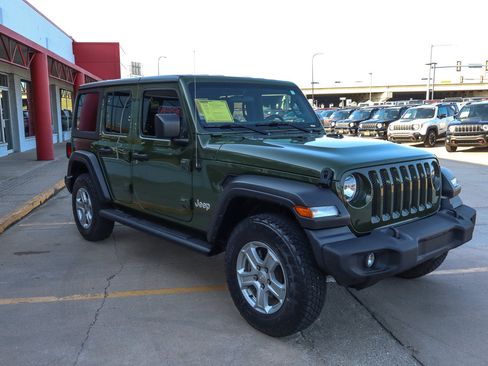 Used 2020 Jeep Wrangler Unlimited Sport S AWD/4WD image 4