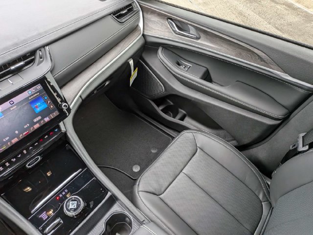 New 2027 Jeep Grand Cherokee Limited AWD/4WD image 19