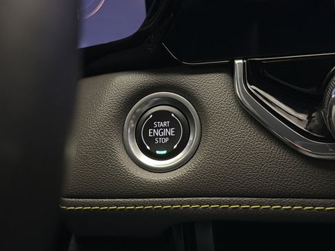 Used 2024 Chevrolet Colorado ZR2 w/ Technology Package image 23