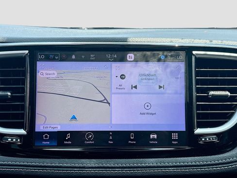 Used 2022 Chrysler Pacifica Limited w/ Uconnect Theater Family Group AWD/4WD image 15