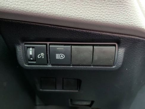 Used 2025 Toyota Corolla Cross L FWD image 27