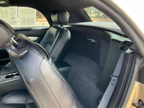 Used 2005 Ford Thunderbird image 39