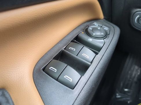 Certified 2019 Chevrolet Equinox Premier FWD image 28