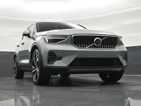 Used 2024 Volvo XC40 B5 Plus AWD/4WD image 30
