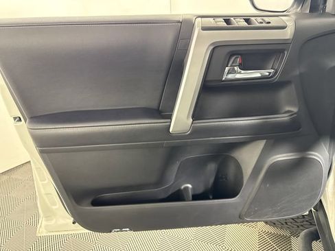 Used 2022 Toyota 4Runner SR5 Premium w/ Moonroof Package AWD/4WD image 25