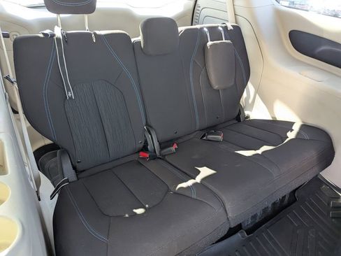 Used 2021 Chrysler Pacifica Touring image 33