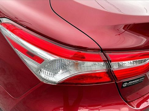 Used 2018 Toyota Camry L image 30