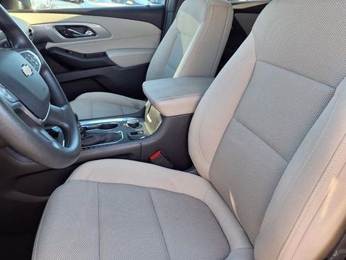 Used 2023 Chevrolet Traverse LS image 3