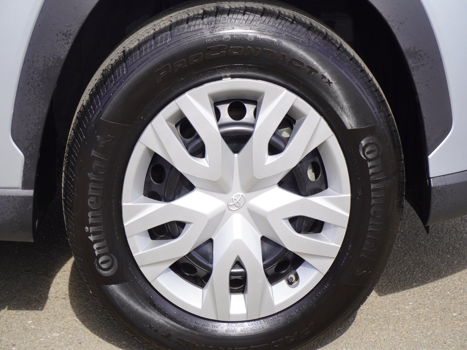 Used 2025 Toyota Corolla Cross L FWD image 5