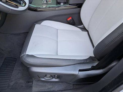 New 2026 Land Rover Range Rover Velar Dynamic SE image 4