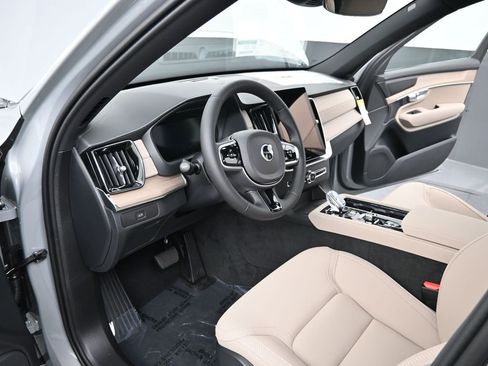 New 2026 Volvo XC90 B6 Plus w/ Protection Package Premier image 14