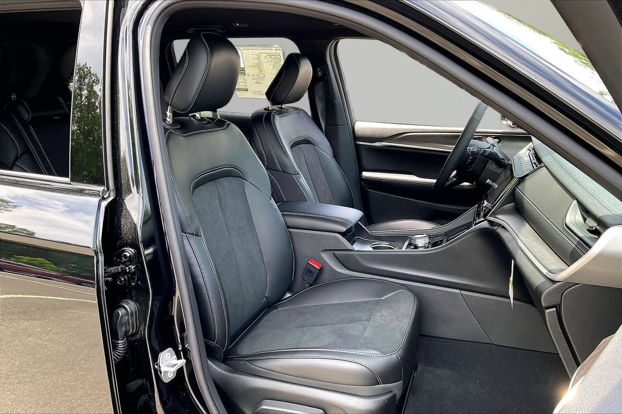 New 2026 Jeep Grand Cherokee Altitude AWD/4WD image 19