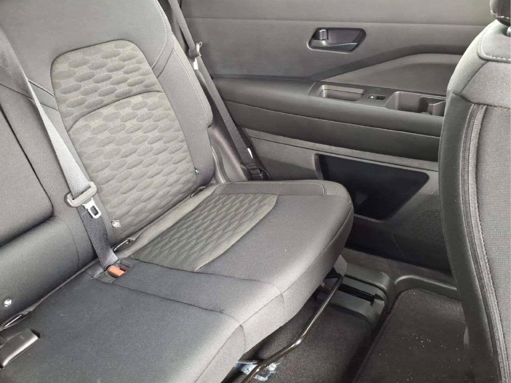Certified 2026 Nissan Pathfinder SV FWD image 18