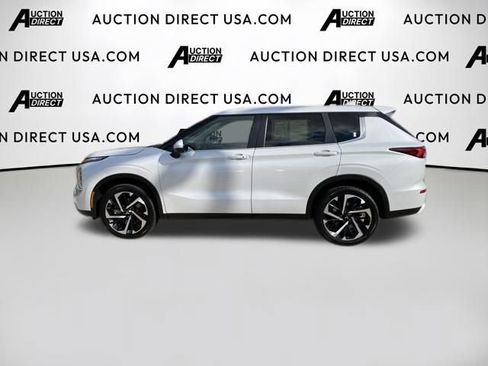 Used 2024 Mitsubishi Outlander SE image 8