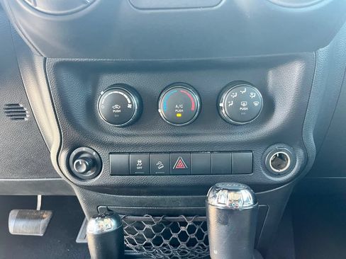 Used 2018 Jeep Wrangler Unlimited Sport S AWD/4WD image 18