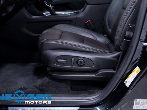 Used 2023 Chevrolet Traverse High Country image 25