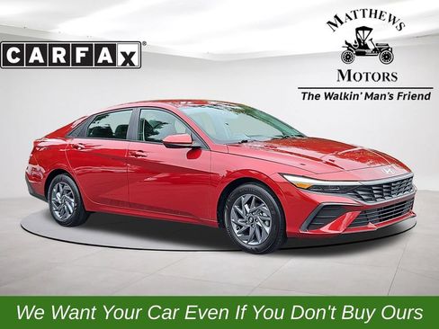 Used 2024 Hyundai Elantra SEL FWD image 1