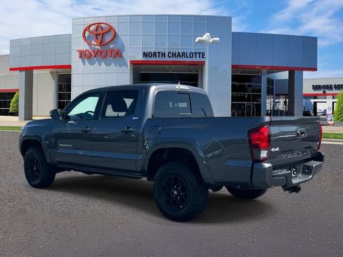 Used 2022 Toyota Tacoma SR5 w/ Technology Package AWD/4WD image 6