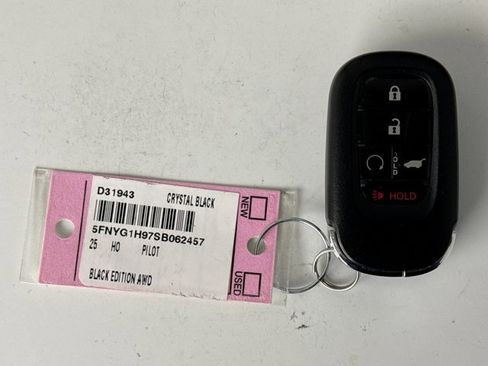 Used 2025 Honda Pilot Black Edition image 11