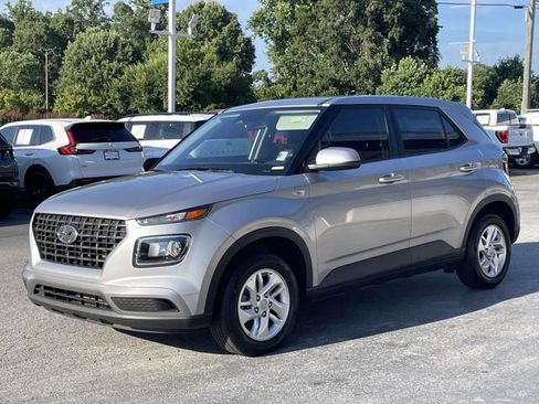 Used 2026 Hyundai Venue SE FWD image 3