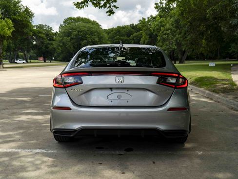 Used 2023 Honda Civic Sport image 8