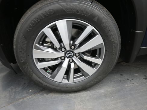 New 2026 Nissan Pathfinder SL FWD image 9